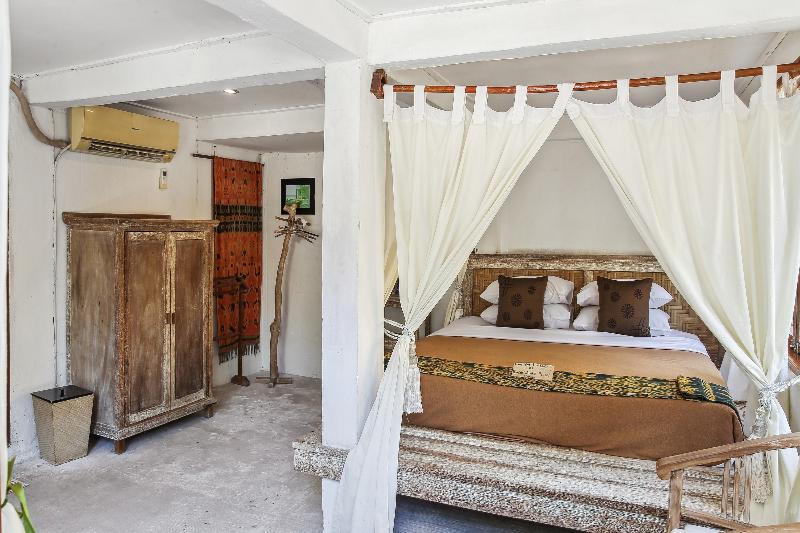 Cemara Beachfront Suite By Zuzu image