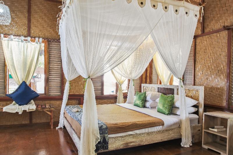 Cemara Beachfront Suite By Zuzu image
