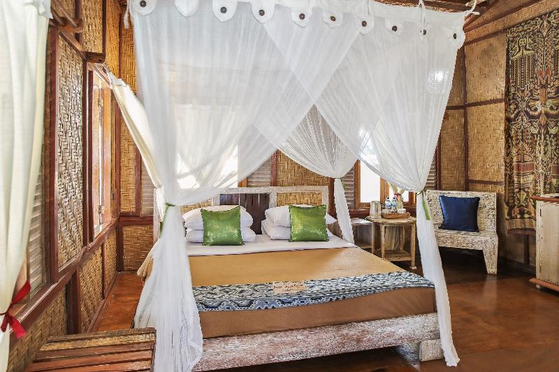 Cemara Beachfront Suite By Zuzu image