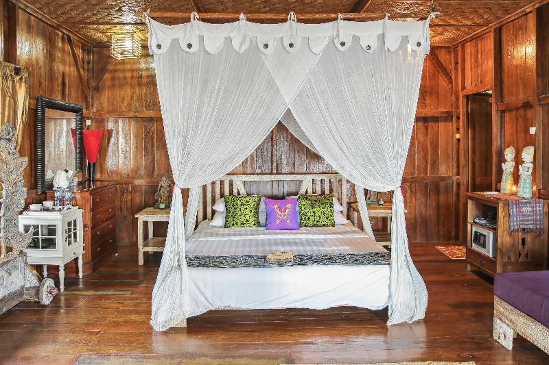 Cemara Beachfront Suite By Zuzu image