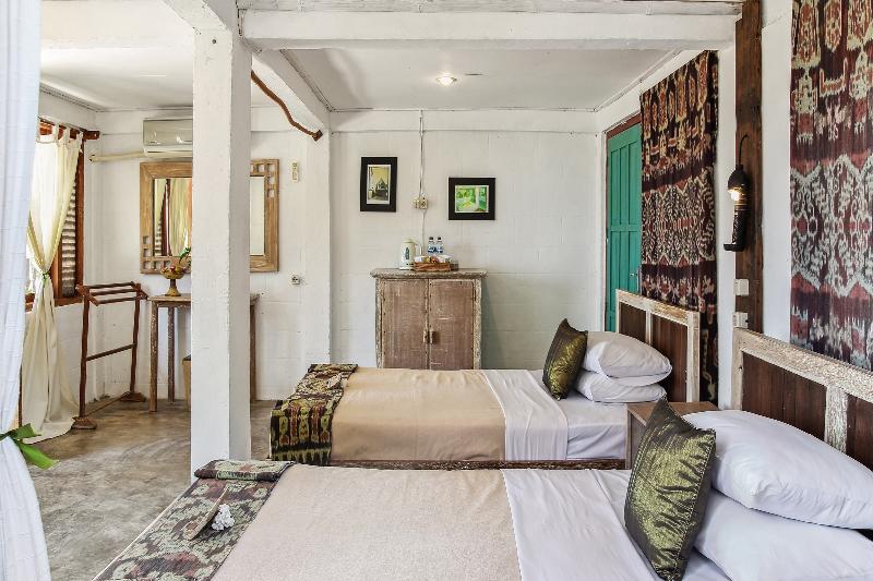 Cemara Beachfront Suite By Zuzu image
