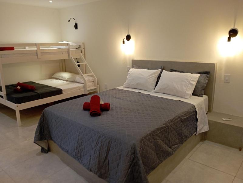 QUADRUPLE SUPERIOR QUEEN BED