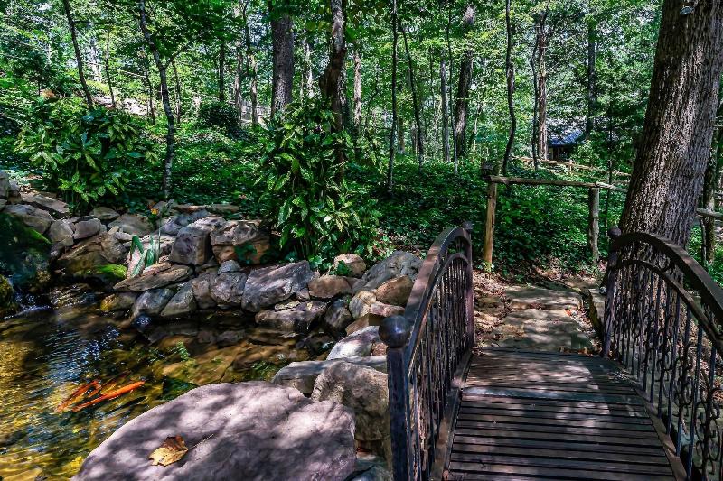 Laurel Valley Mountain Retreat image