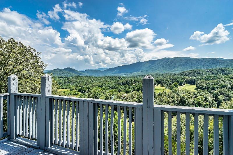 Laurel Valley Mountain Retreat image