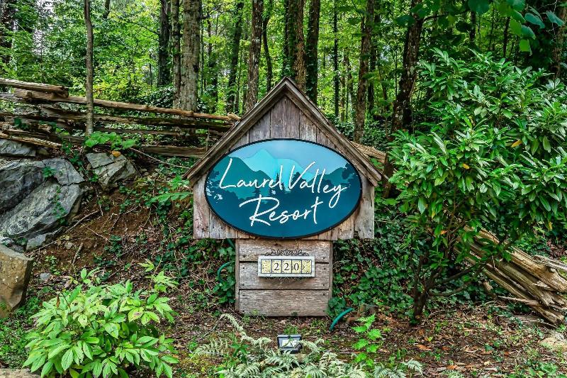 Laurel Valley Mountain Retreat image