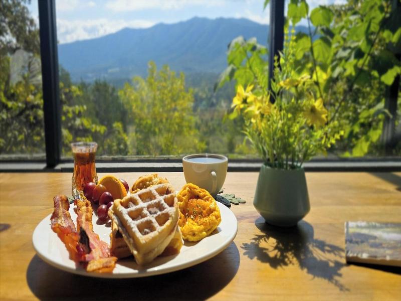 Laurel Valley Mountain Retreat image