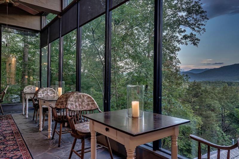 Laurel Valley Mountain Retreat image