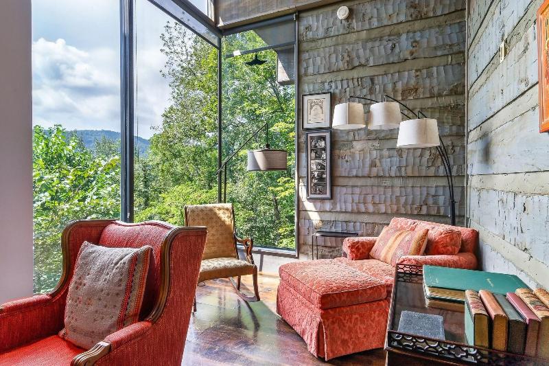 Laurel Valley Mountain Retreat image