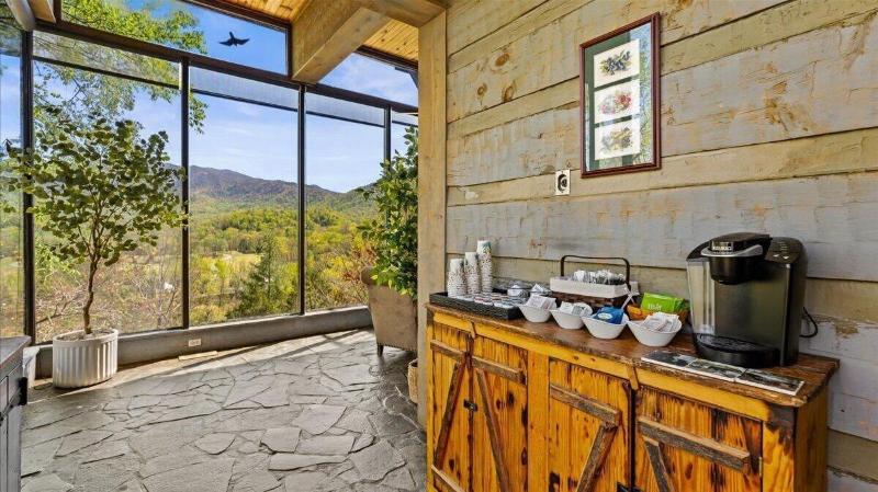 Laurel Valley Mountain Retreat image