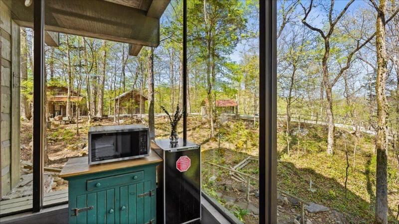 Laurel Valley Mountain Retreat image