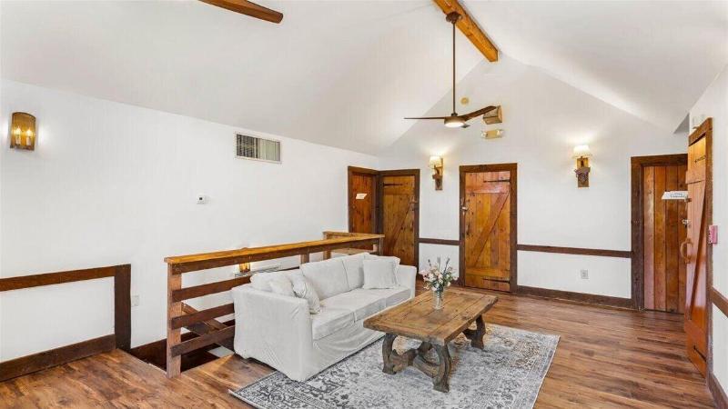 Laurel Valley Mountain Retreat image