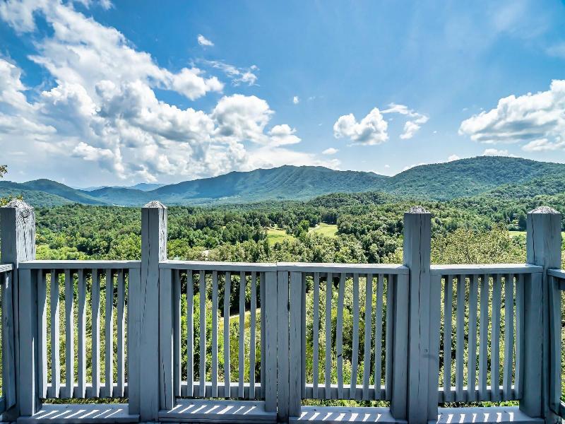 Laurel Valley Mountain Retreat image