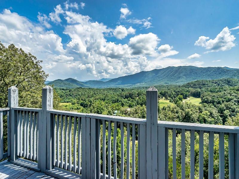 Laurel Valley Mountain Retreat image