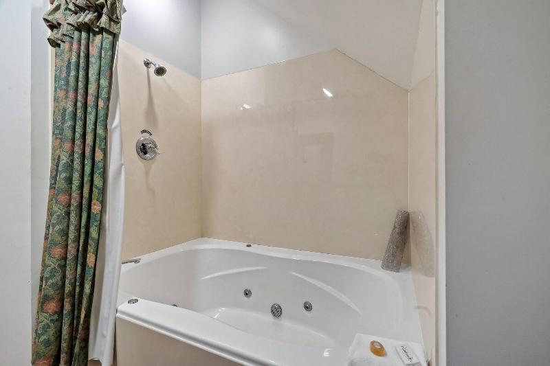 Laurel Valley Mountain Retreat image