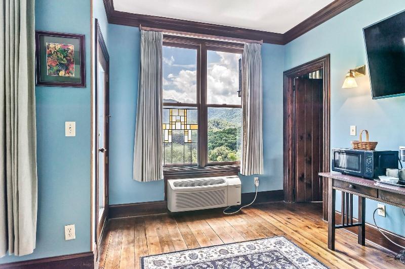 Laurel Valley Mountain Retreat image