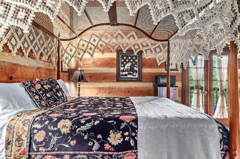 Laurel Valley Mountain Retreat image