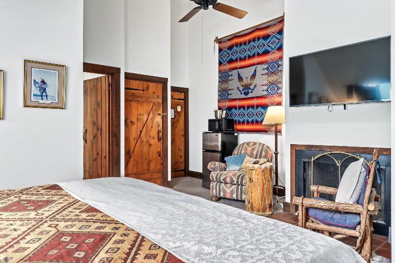 Laurel Valley Mountain Retreat image