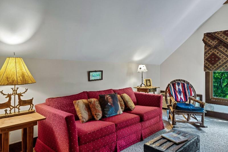 Laurel Valley Mountain Retreat image