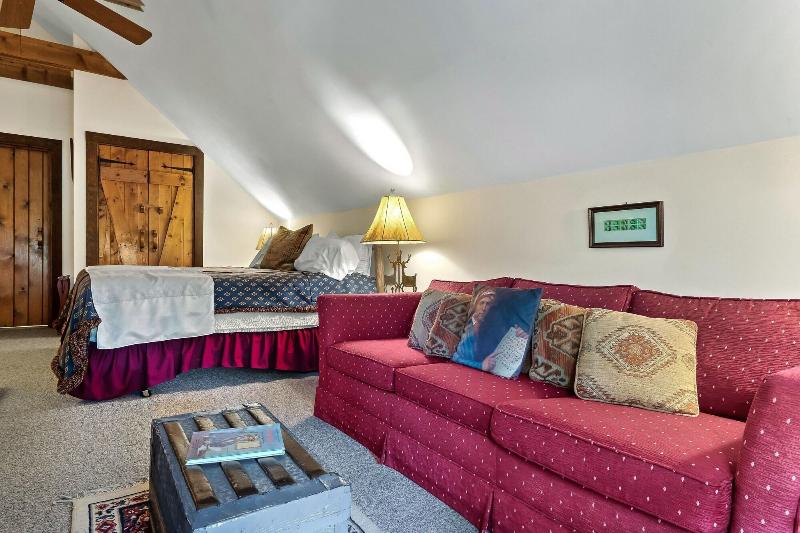 Laurel Valley Mountain Retreat image