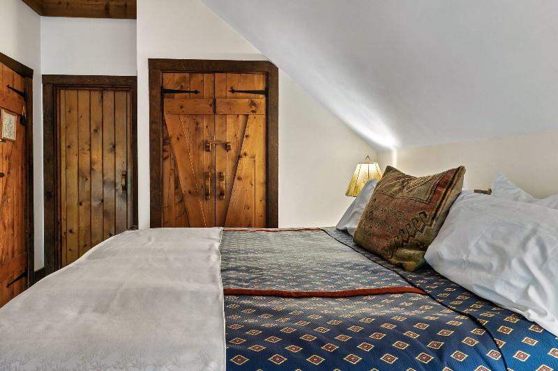 Laurel Valley Mountain Retreat image