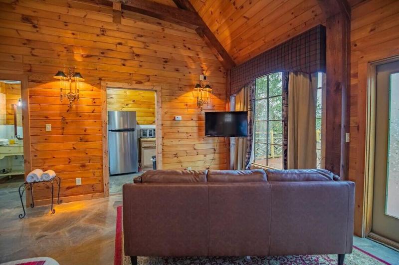 Laurel Valley Mountain Retreat image