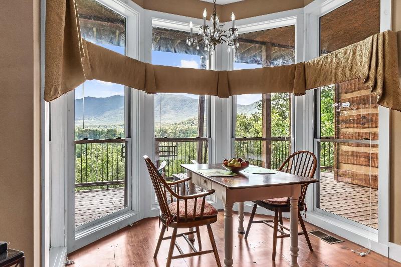 Laurel Valley Mountain Retreat image