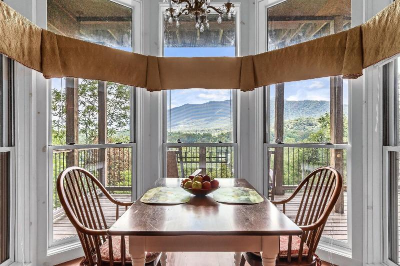 Laurel Valley Mountain Retreat image