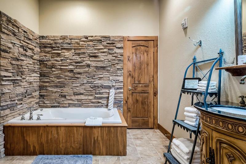 Laurel Valley Mountain Retreat image