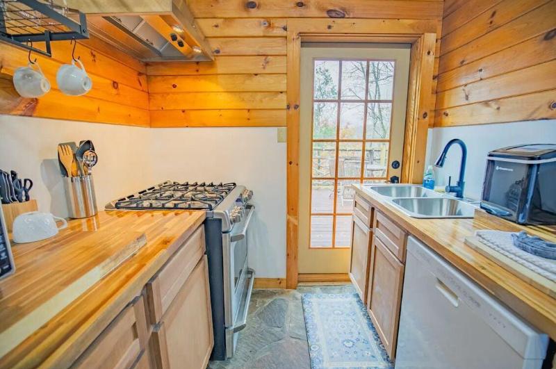 Laurel Valley Mountain Retreat image
