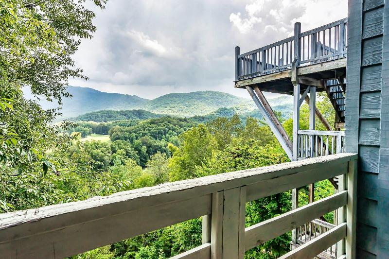 Laurel Valley Mountain Retreat image