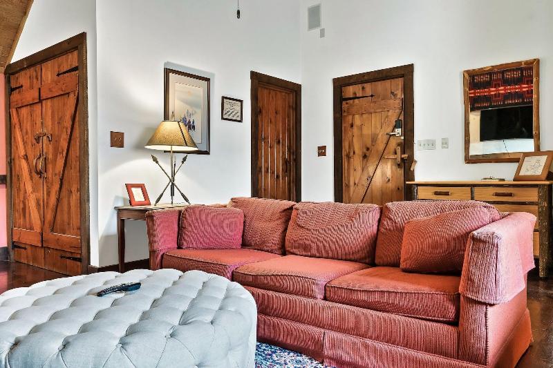 Laurel Valley Mountain Retreat image