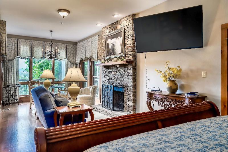 Laurel Valley Mountain Retreat image