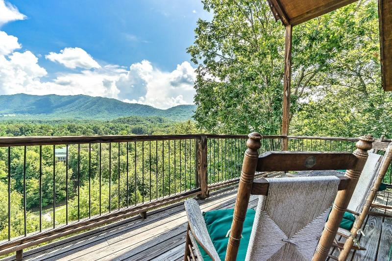 Laurel Valley Mountain Retreat image