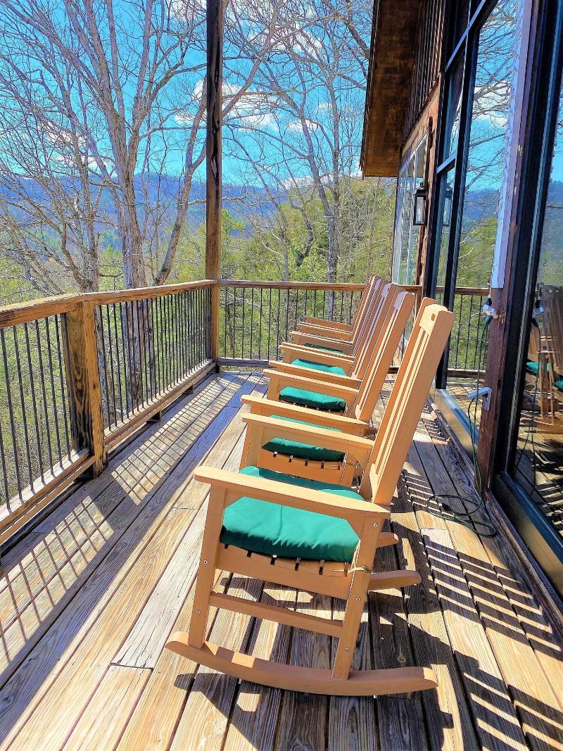 Laurel Valley Mountain Retreat image
