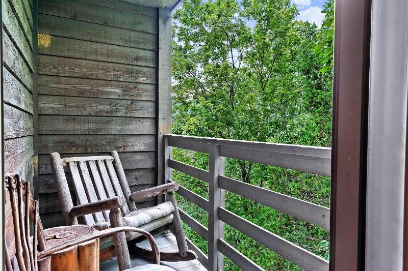 Laurel Valley Mountain Retreat image