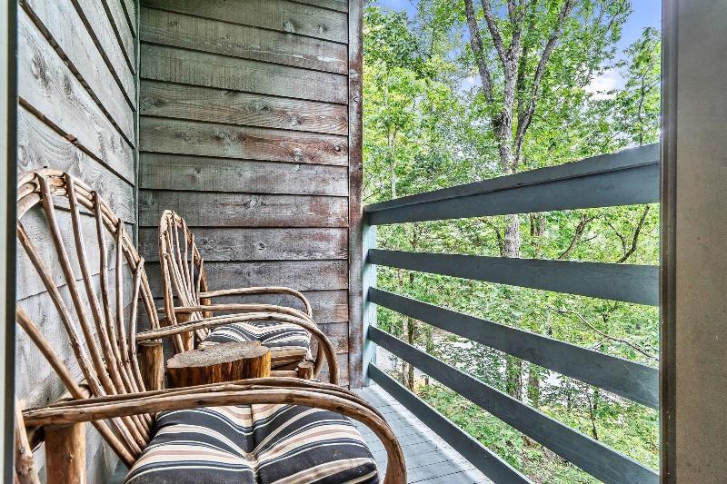 Laurel Valley Mountain Retreat image