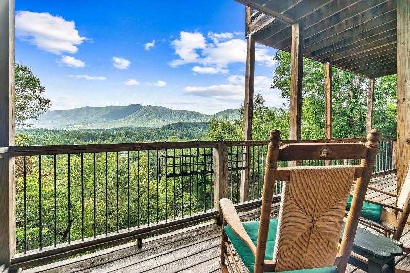 Laurel Valley Mountain Retreat image