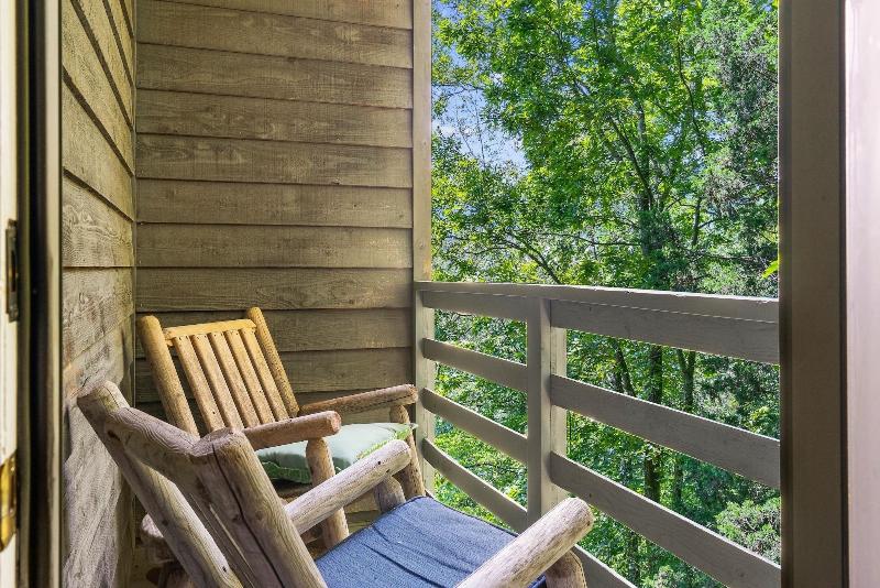 Laurel Valley Mountain Retreat image