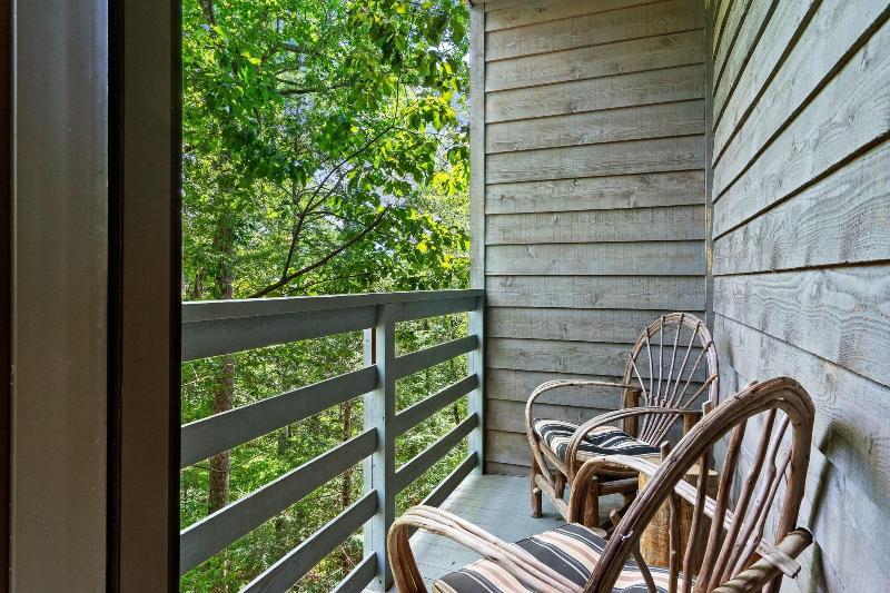 Laurel Valley Mountain Retreat image