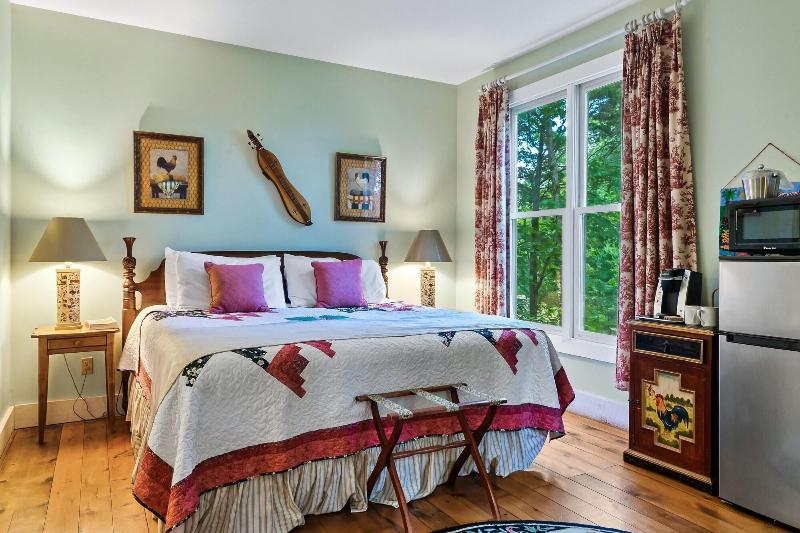 Laurel Valley Mountain Retreat image