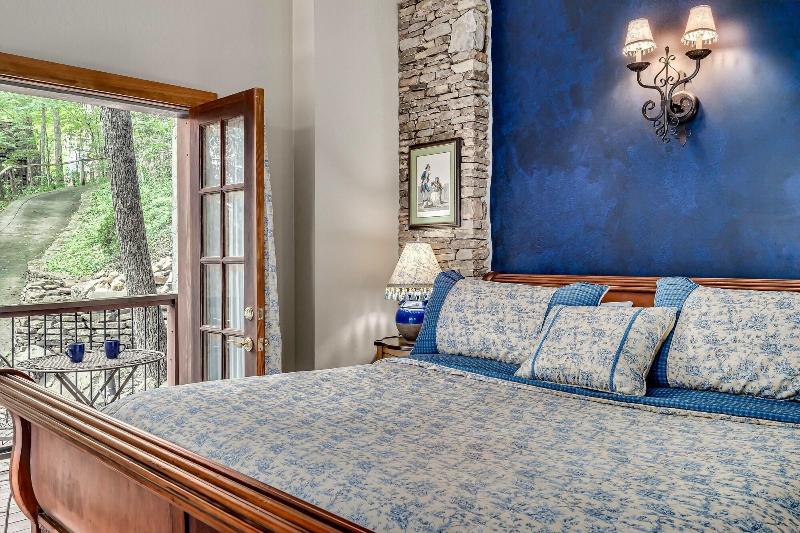 Laurel Valley Mountain Retreat image