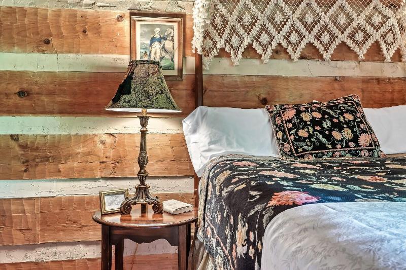 Laurel Valley Mountain Retreat image