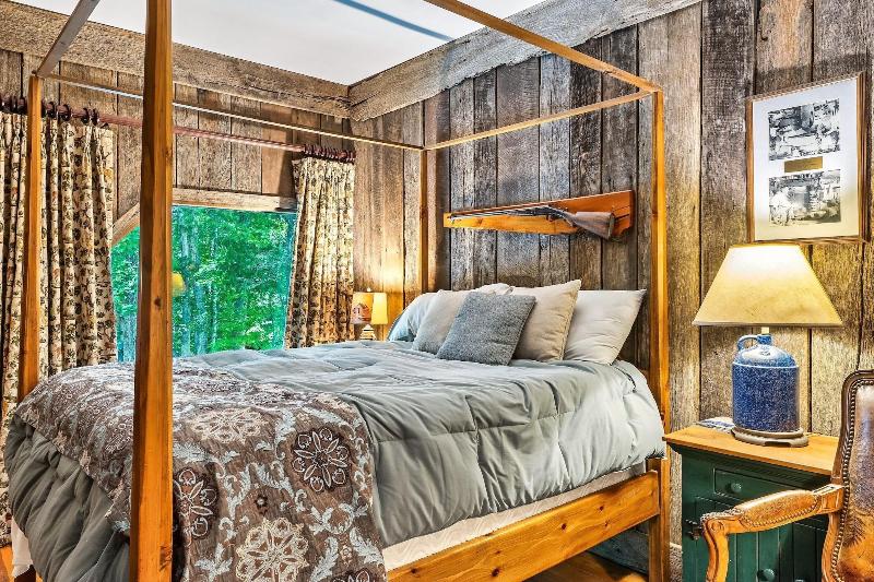 Laurel Valley Mountain Retreat image