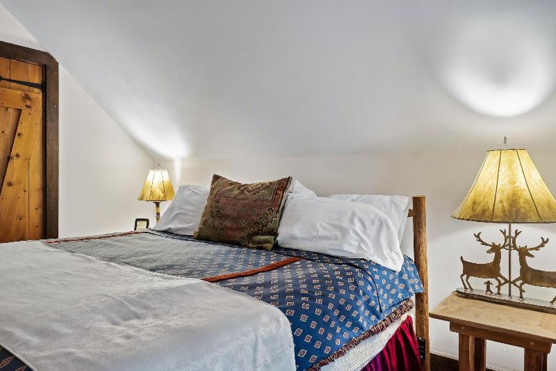 Laurel Valley Mountain Retreat image