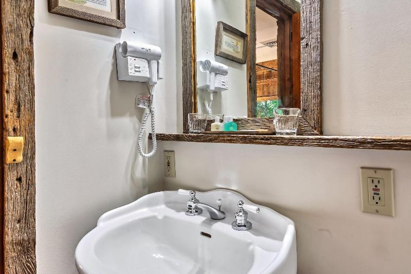 Laurel Valley Mountain Retreat image