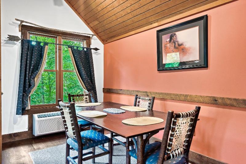 Laurel Valley Mountain Retreat image