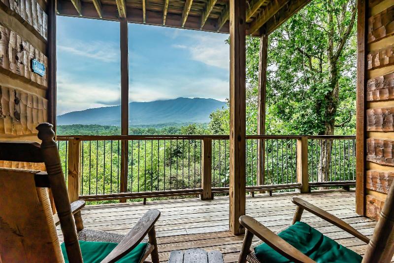 Laurel Valley Mountain Retreat image