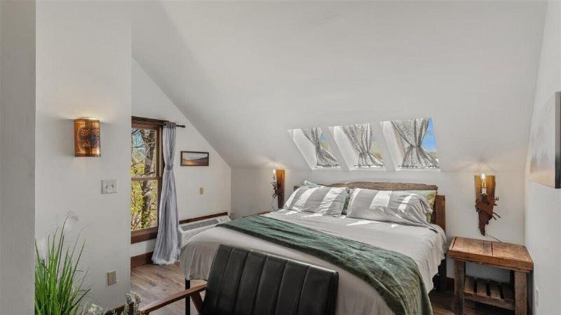 Laurel Valley Mountain Retreat image