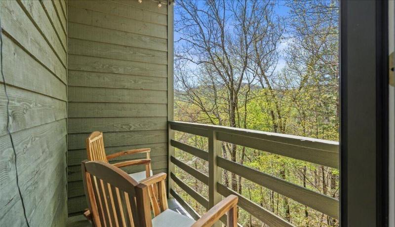 Laurel Valley Mountain Retreat image