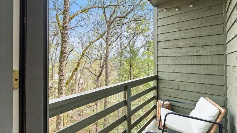 Laurel Valley Mountain Retreat image